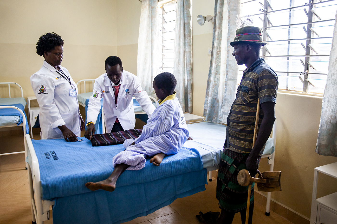 东北大学文化、社会和全球研究副教授理查德·瓦迈(Richard Wamai)帮助在肯尼亚建立了一个研究和治疗中心，以对抗内脏利什曼病，这是仅次于疟疾的第二大致命寄生虫病。东北大学Natalia Jidovanu拍摄raybet雷竞技雷竞技app最新版