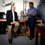 大学特聘教授物理阿伦Bansil(左)和物理副教授Swastik凹地操纵电子电荷意外地发现了一种新的方法。图片由马修Modoono /东北大学raybet雷竞技雷竞技app最新版