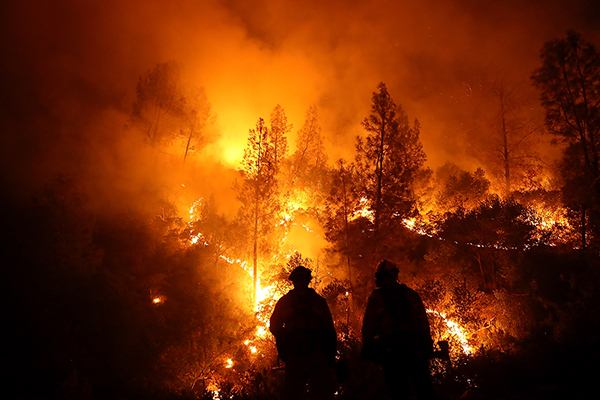 Mendocino-Complex火在加州北部发展国家历史上最大的火灾