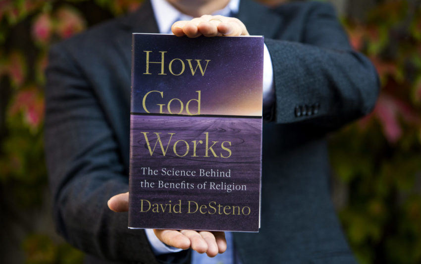 David DeSteno的照片的书“上帝是如何工作的”