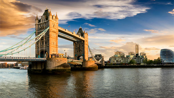 伦敦塔桥。