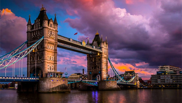 伦敦塔桥。