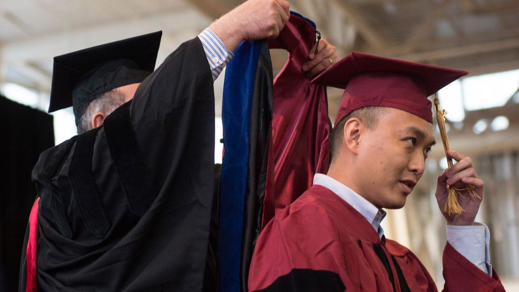 有史以来最多的学生在毕业典礼上获得博士学位
